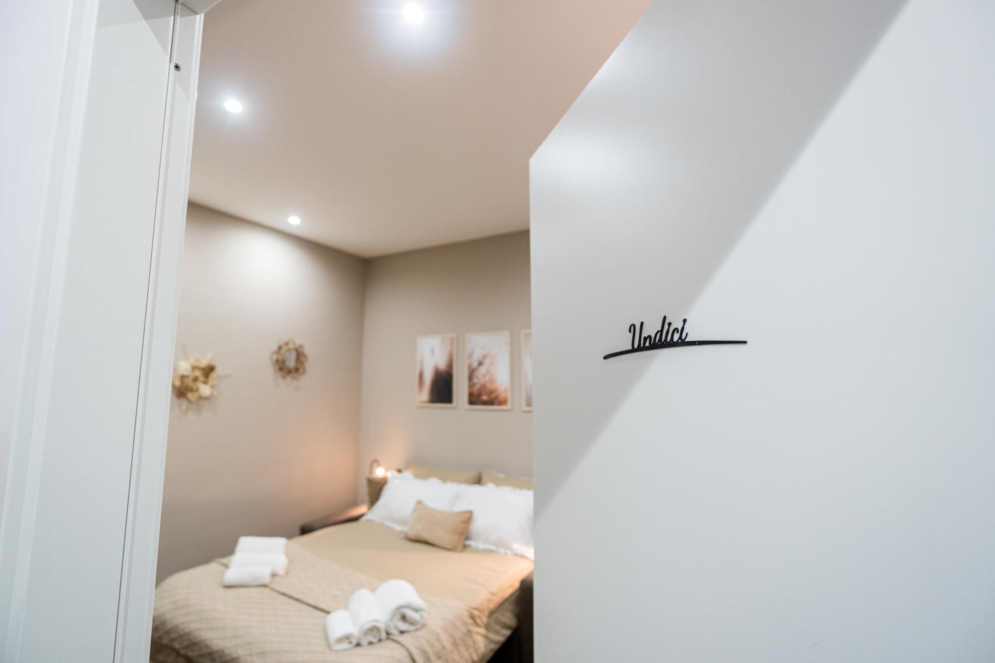 La Casa Di Bianca - Modern Suites Near Plebiscito Nápoles Exterior foto